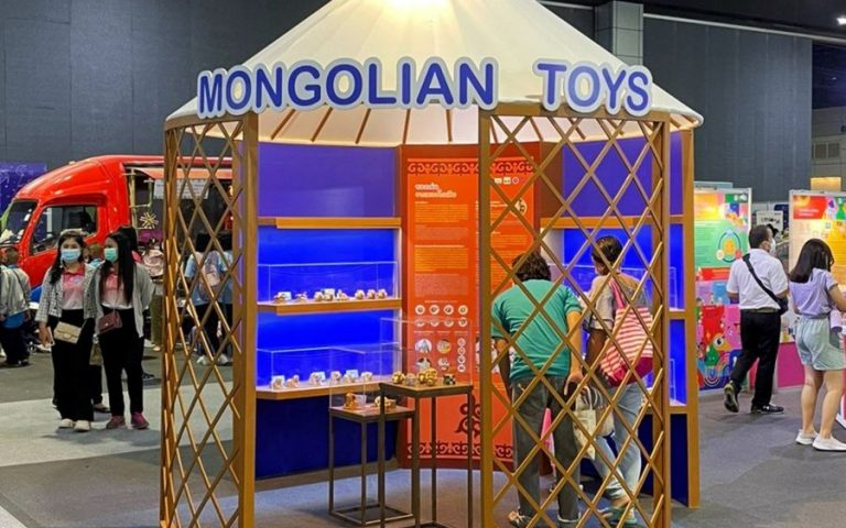 Mongolische Puzzlespiele auf der Wissenschafts- und Technologiemesse in Thailand ausgestellt