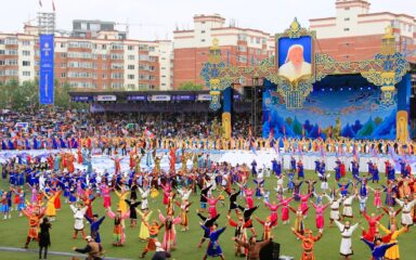 ENTWICKLUNG DES MONGOLISCHEN NATIONALFEST NAADAM