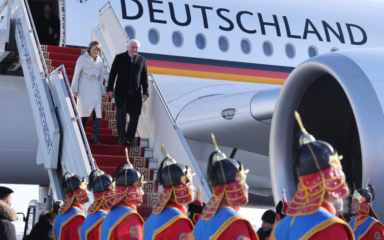 Bundespräsident Frank-Walter Steinmeier trifft zu einem Staatsbesuch in der Mongolei ein